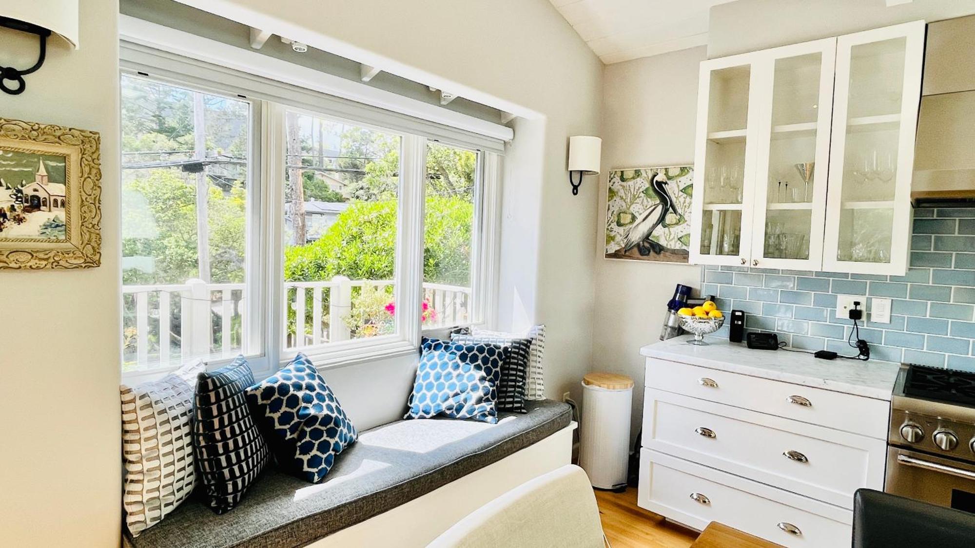 Gorgeous 3-bdrm Home, Walk To Town And Ferienhaus
