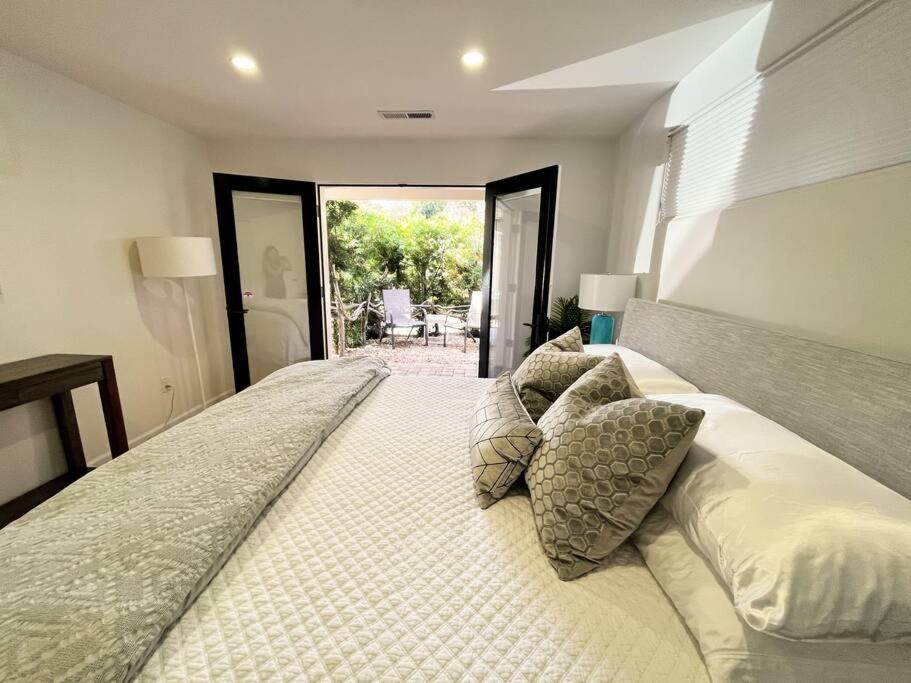 Gorgeous 3-bdrm Home, Walk To Town And Ferienhaus