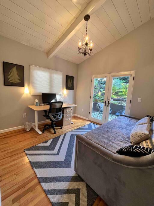 Gorgeous 3-bdrm Home, Walk To Town And Ferienhaus *